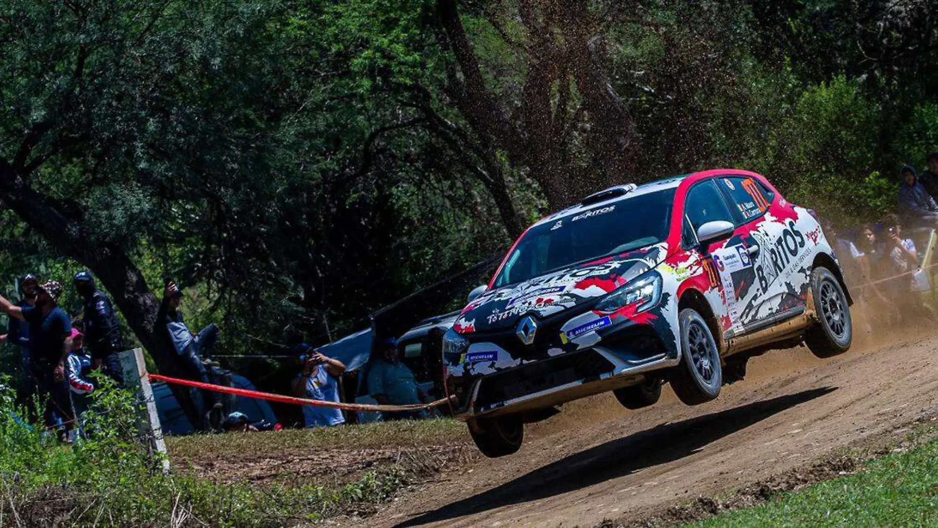 Alejandro Mauro lucio al volante en El Bajío